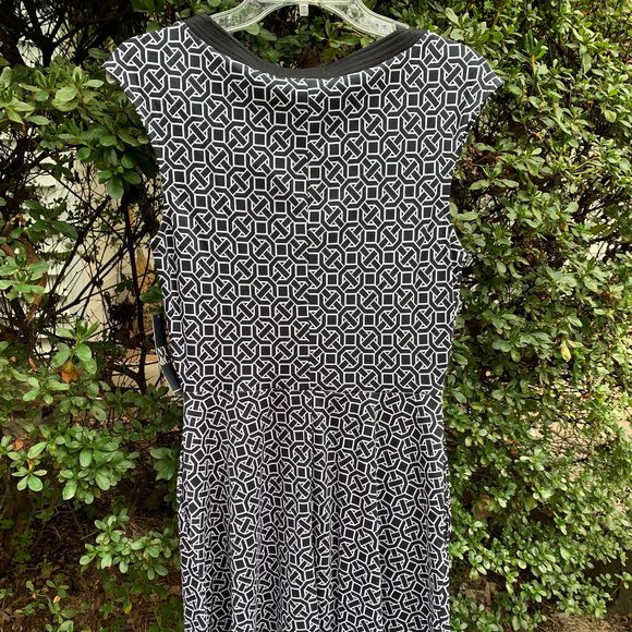 100% Cotton NY&C Black & White Knee Length Dress - XS - Picture 4 of 5